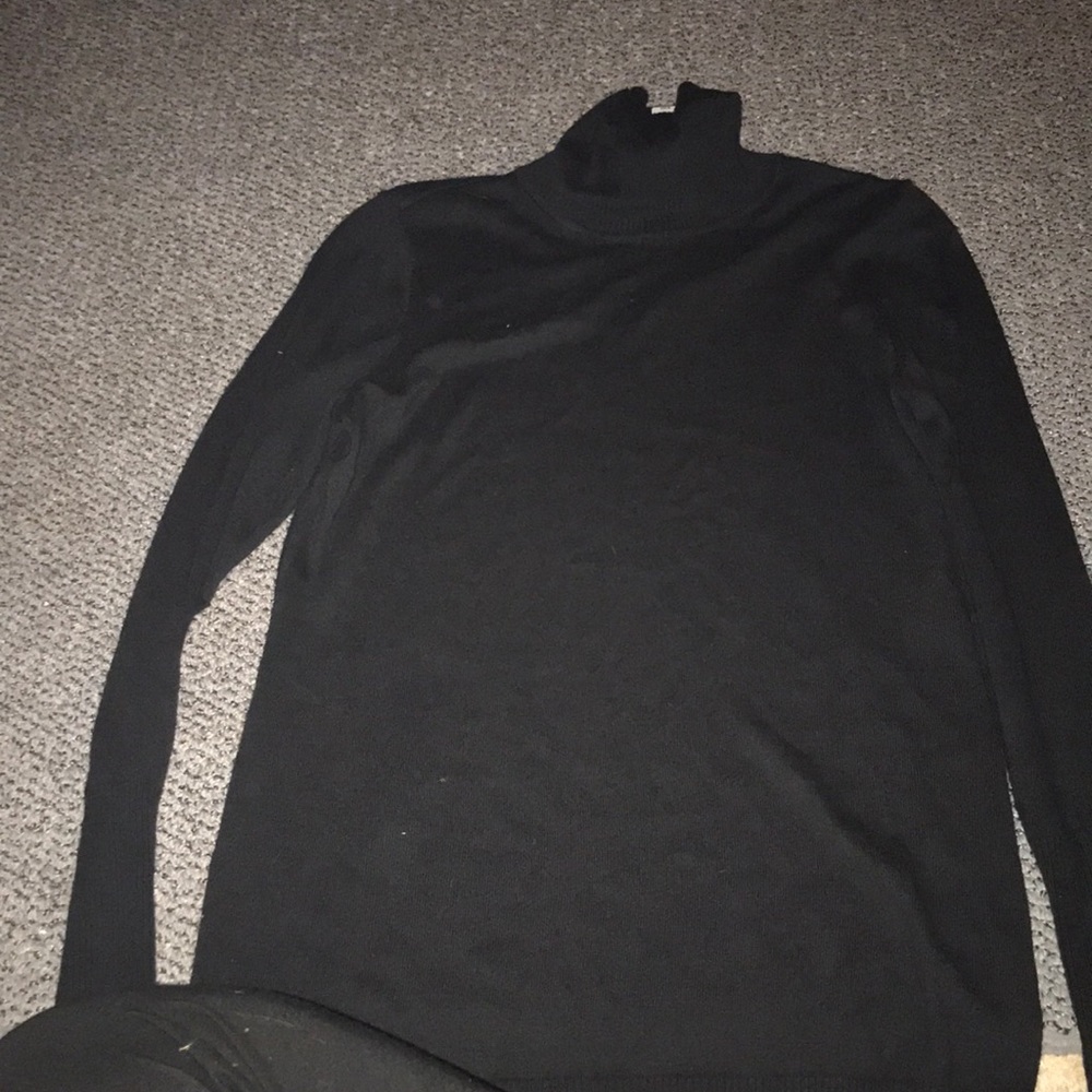 Long sleeve turtleneck size large